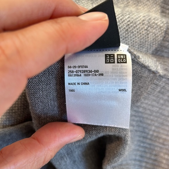 Uniqlo sweater - Picture 7 of 12